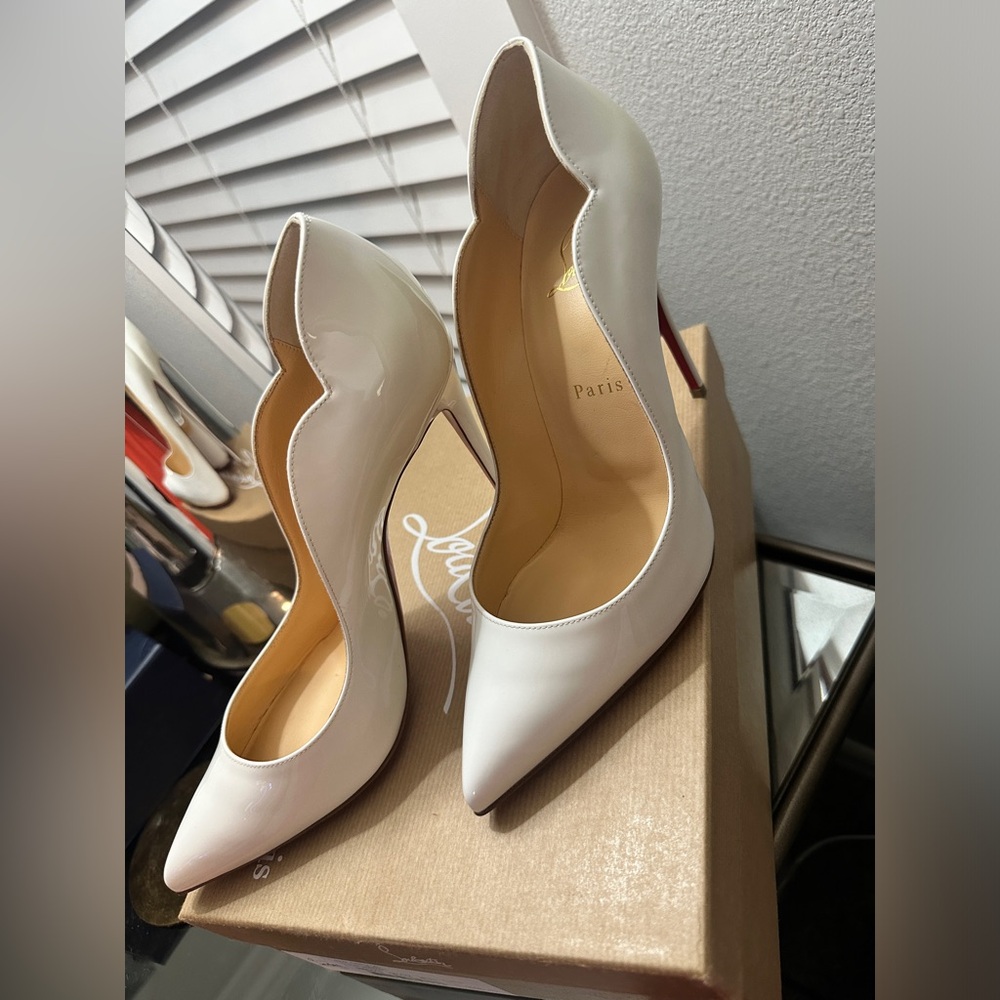 Hot chick Christian Louboutin pumps in white ( Bianco)